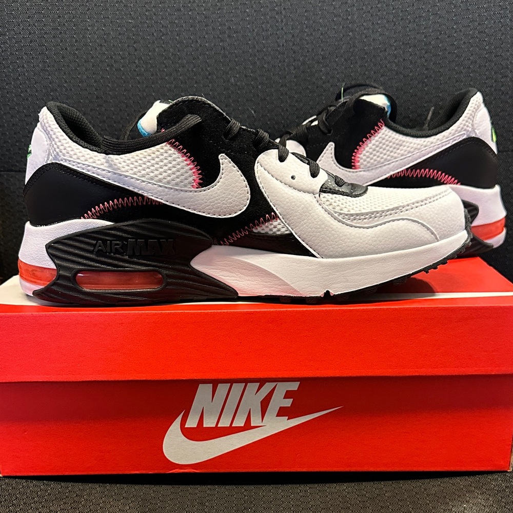 Nike Air Max excee Black and White Sneakers women’s size 9
New